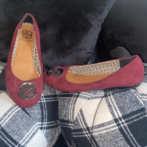 Daisy Fuentes maroon ballet flats - Picture 4 of 6